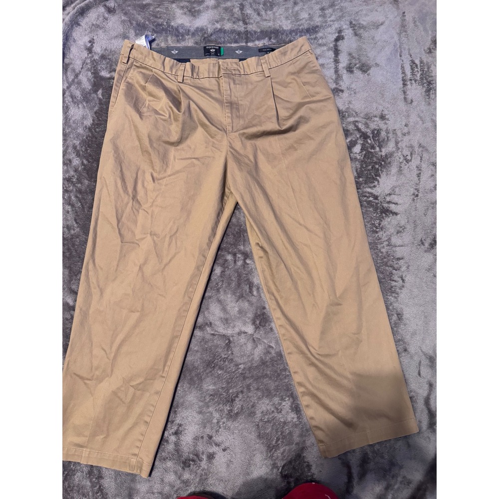 Dockers Relaxed Fit Khaki Chinos Pleated Front Stain Defender Mens Pants Size 40